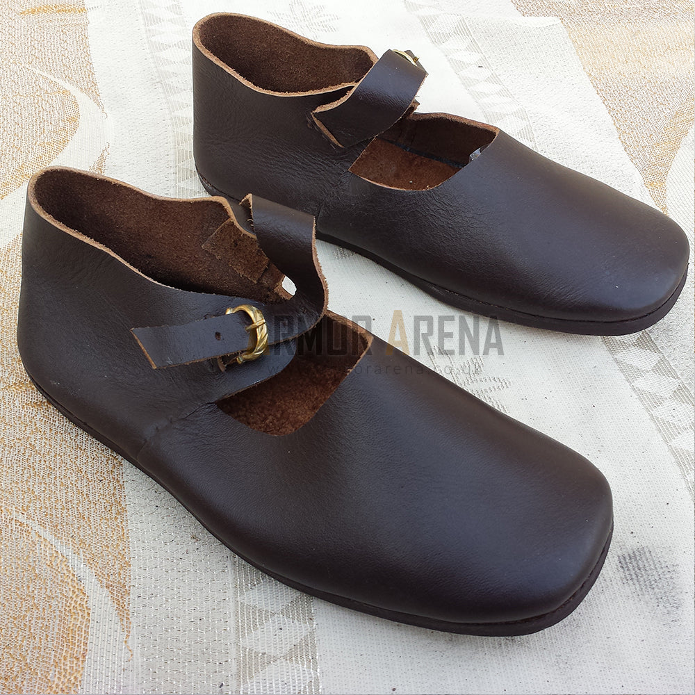 Latchet Shoe with Strap and Buckle