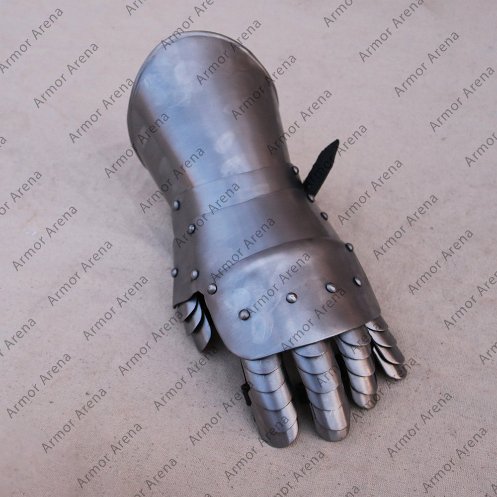 Gauntlets 14-15 Century